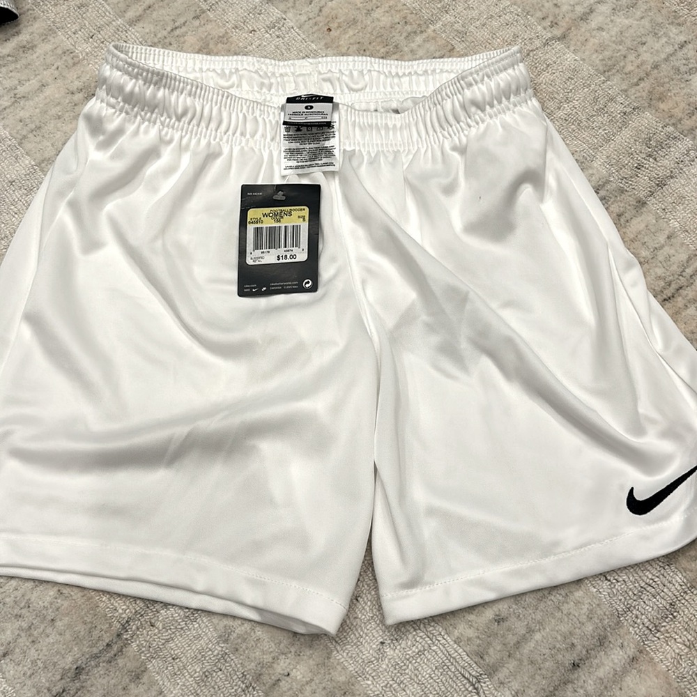 NWT Nike women’s soccer shirt size small